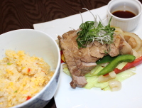 柔らかトンテキチャーハン(つけだれ付き)